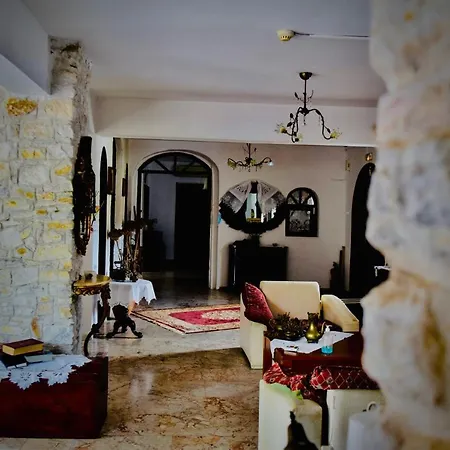 Kari Hotel